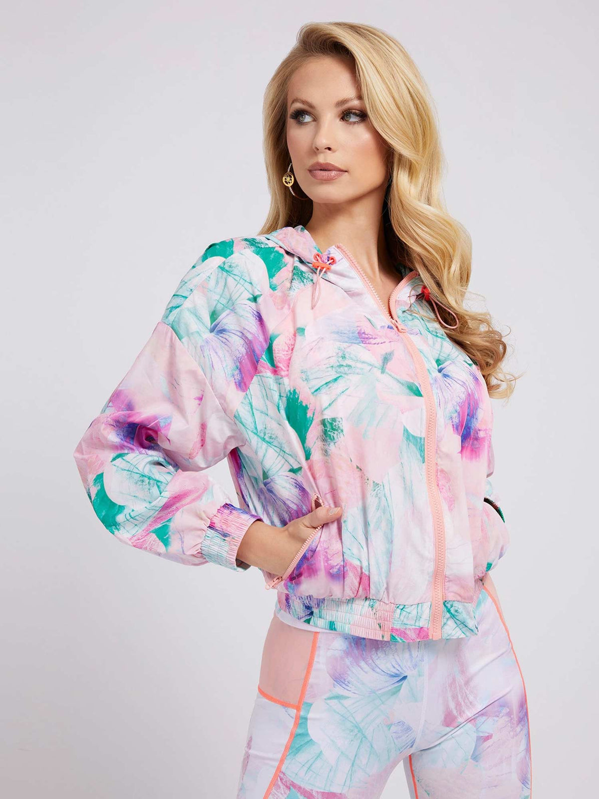 GUESS Ветровка CARLIE WINDBREAKER
