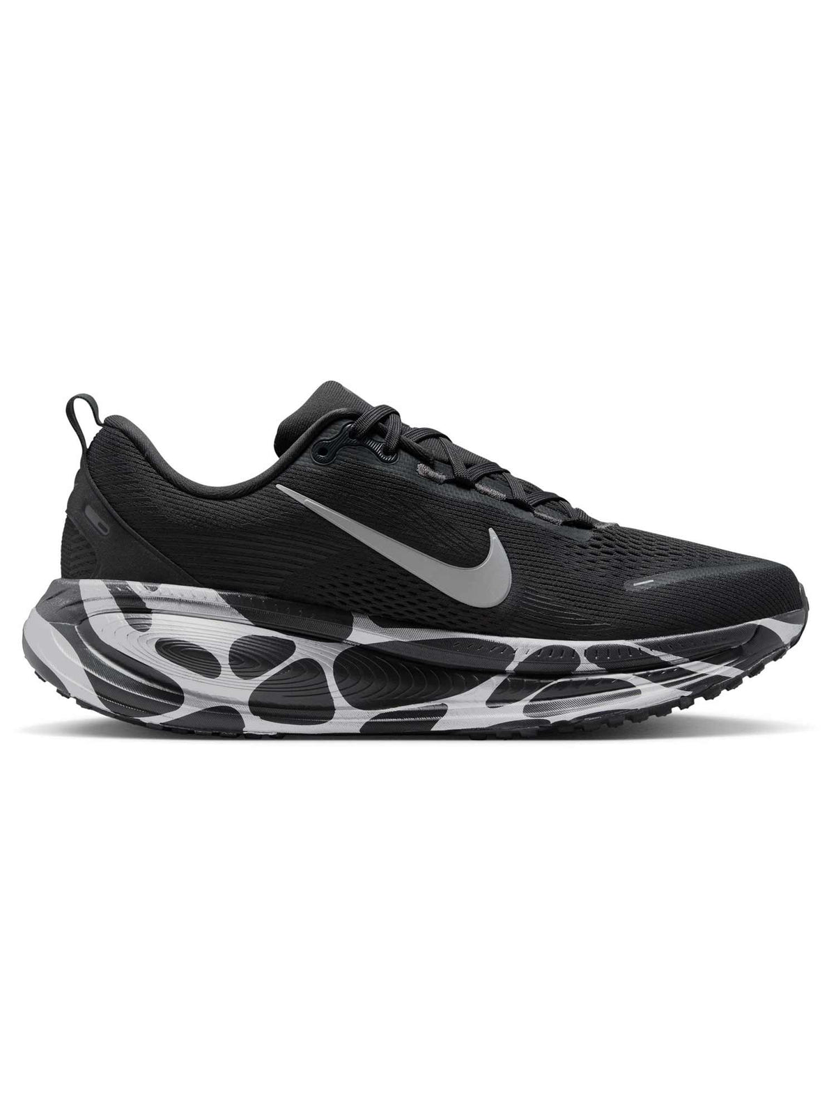 NIKE Обувки VOMERO 18