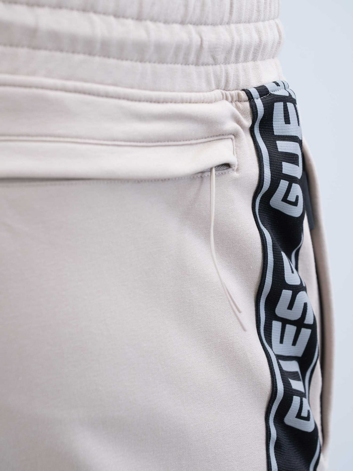 GUESS Спортно долнище NEW ARLO LONG PANT