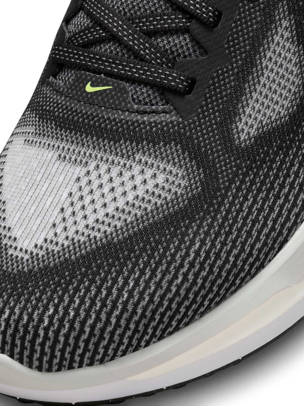 NIKE Обувки VOMERO 17
