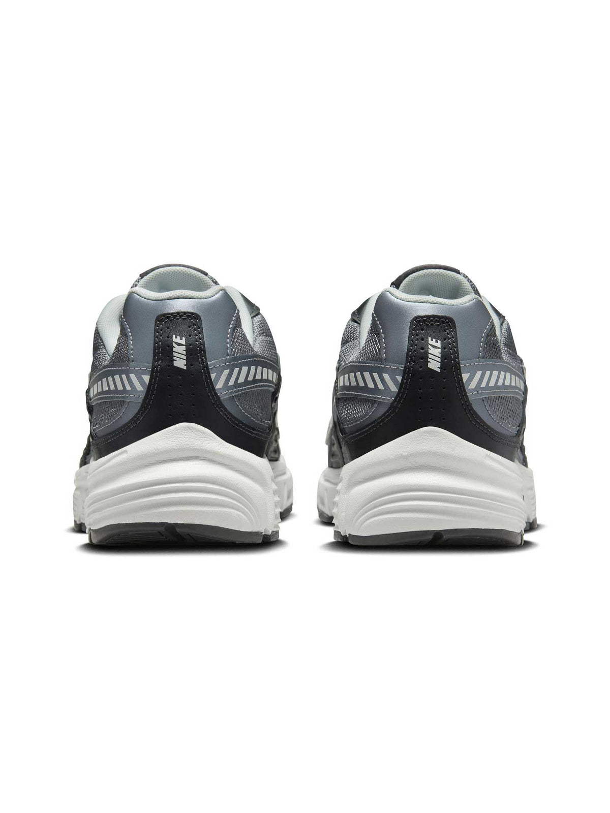 NIKE Обувки INITIATOR